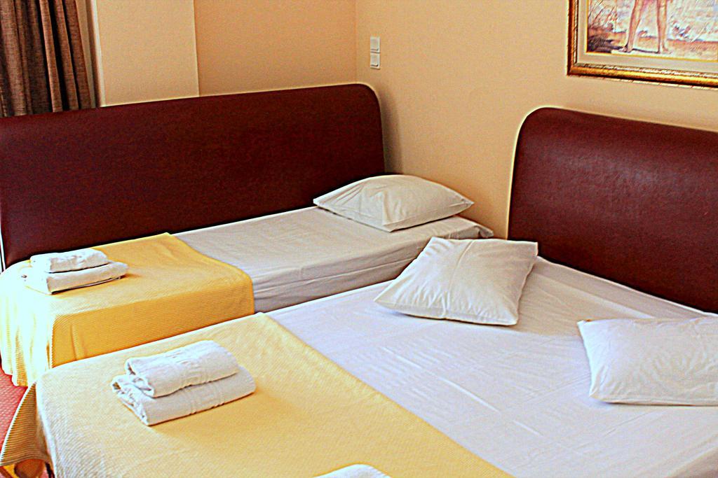 Hotel Drosia Messíni エクステリア 写真