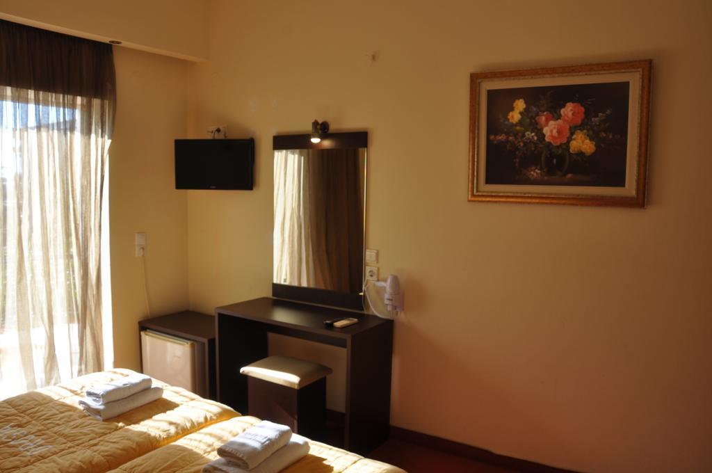 Hotel Drosia Messíni エクステリア 写真