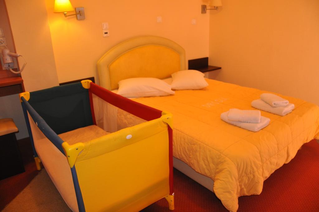 Hotel Drosia Messíni エクステリア 写真